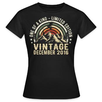 Dezember 2016 - Ausgezeichnet seit Dezember 2016 - Frauen T-Shirt - Schwarz - Vorne - AI Model Female 172 dark (172cm)