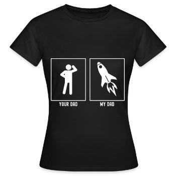 Dein Vater - Mein Vater - Astronomie Raketenschiff - Frauen T-Shirt - Schwarz - Vorne - AI Model Female 172 dark (172cm)