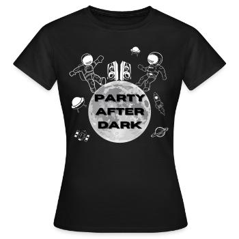PARTY NACH EINBRUCH DER DUNKELHEIT - Frauen T-Shirt - Schwarz - Vorne - AI Model Female 172 dark (172cm)