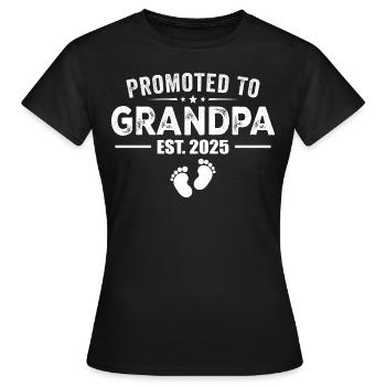 Befördert zum Opa Est 2025 Lustig für den neuen Opa - Frauen T-Shirt - Schwarz - Vorne - AI Model Female 172 dark (172cm)