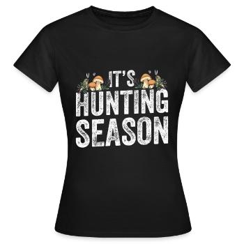 Mushroom Hunting - Frauen T-Shirt - Schwarz - Vorne - AI Model Female 172 dark (172cm)