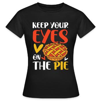 Keep Your Eyes On The Pie für einen Apple Pie - Frauen T-Shirt - Schwarz - Vorne - AI Model Female 172 dark (172cm)