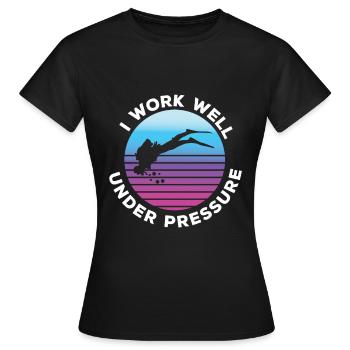 Schwimmer Schwimmen 50 Meter Bahn Brustschwimmen - Frauen T-Shirt - Schwarz - Vorne - AI Model Female 172 dark (172cm)