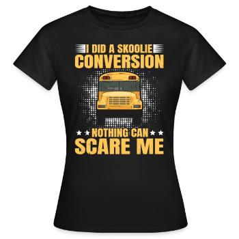 Gelber Schulbus Design für einen Schulbus-Bastler - Frauen T-Shirt - Schwarz - Vorne - AI Model Female 172 dark (172cm)