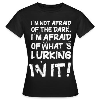Die wahre Angst vor der Dunkelheit - Frauen T-Shirt - Schwarz - Vorne - AI Model Female 172 dark (172cm)