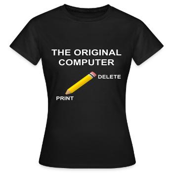 THE ORIGINAL COMPUTER print delete - Frauen T-Shirt - Schwarz - Vorne - AI Model Female 172 dark (172cm)