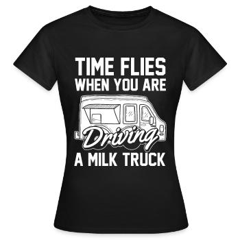Lait de vache Humour Wagon de lait - T-shirt Femme - noir - Devant - AI Model Female 172 dark (172cm)