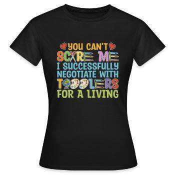 Enseignante de maternelle, assistante maternelle, drôle - T-shirt Femme - noir - Devant - AI Model Female 172 dark (172cm)