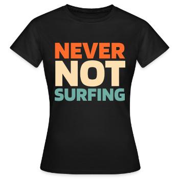 Surfer Surfen - Frauen T-Shirt - Schwarz - Vorne - AI Model Female 172 dark (172cm)