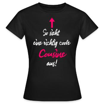 So Sieht Eine Richtig Coole Cousine Aus Geschenk - Frauen T-Shirt - Schwarz - Vorne - AI Model Female 172 dark (172cm)