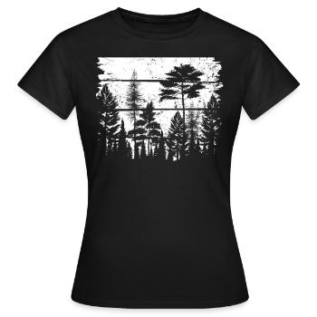 Im schwarz weißen Wald in Vintage - Frauen T-Shirt - Schwarz - Vorne - AI Model Female 172 dark (172cm)
