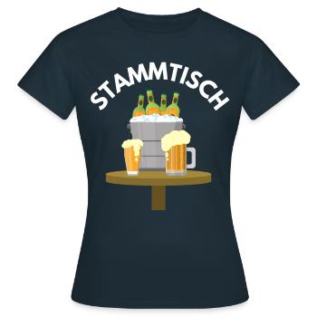 STAMMTISCH DAS STAMMTISCH SPRUCH SHIRT FÜR FREUNDE - Frauen T-Shirt - Navy - Vorne - AI Model Female 172 dark (172cm)