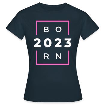 Né en 2023 - Né en 2023 ou - T-shirt Femme - marine - Devant - AI Model Female 172 dark (172cm)