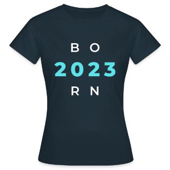 Né en 2023 - Né en 2023 ou - T-shirt Femme - marine - Devant - AI Model Female 172 dark (172cm)