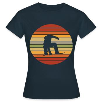 Snowboarding Vintage Snowboard Retro Snowboarder - T-shirt Femme - marine - Devant - AI Model Female 172 dark (172cm)