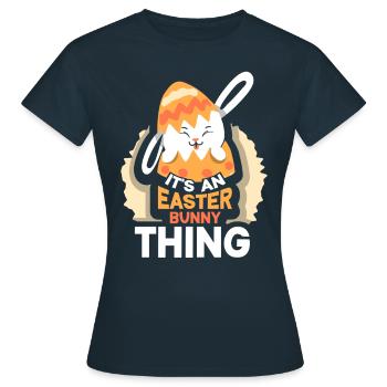 Es Ist Eine Osterhasen Sache Ostern Osterfest - Frauen T-Shirt - Navy - Vorne - AI Model Female 172 dark (172cm)