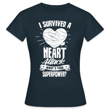 Habe Einen Herzinfarkt Überlebt Deine Superkraft - Frauen T-Shirt - Navy - Vorne - AI Model Female 172 dark (172cm)