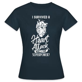 Habe Einen Herzinfarkt Überlebt Deine Superkraft - Frauen T-Shirt - Navy - Vorne - AI Model Female 172 dark (172cm)