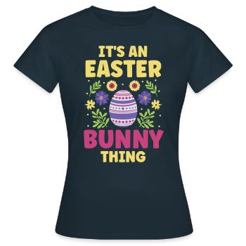 Es Ist Eine Osterhasen Sache Ostern Osterfest - Frauen T-Shirt - Navy - Vorne - AI Model Female 172 dark (172cm)