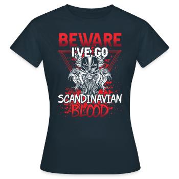 Attention J’ai du sang scandinave nordique - T-shirt Femme - marine - Devant - AI Model Female 172 dark (172cm)