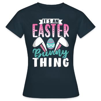 Es Ist Eine Osterhasensache Osterfest Ostern - Frauen T-Shirt - Navy - Vorne - AI Model Female 172 dark (172cm)