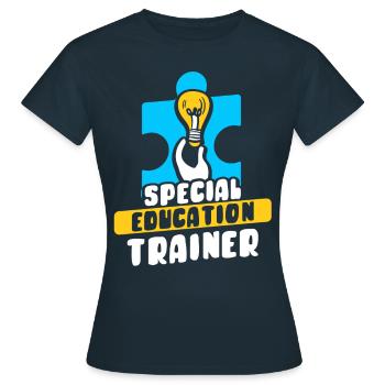 Formateur en éducation de l’enfance en difficulté Enseignant en éducation de l’enfance en difficulté - T-shirt Femme - marine - Devant - AI Model Female 172 dark (172cm)