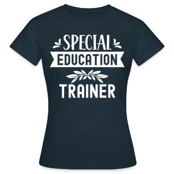 Formateur en éducation de l’enfance en difficulté Enseignant en éducation de l’enfance en difficulté - T-shirt Femme - marine - Devant - AI Model Female 172 dark (172cm)