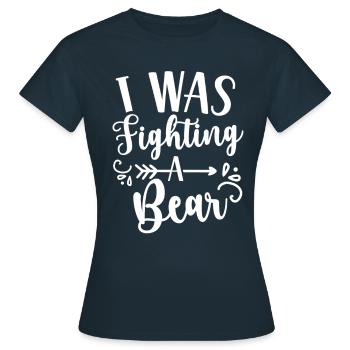 Ich Habe Mit Einem Bären Gekämpft Erholung Patient - Frauen T-Shirt - Navy - Vorne - AI Model Female 172 dark (172cm)