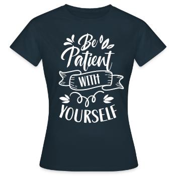 Soyez patient avec vous-même l’amour de soi positif - T-shirt Femme - marine - Devant - AI Model Female 172 dark (172cm)