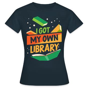 J’ai mon propre bibliothécaire - T-shirt Femme - marine - Devant - AI Model Female 172 dark (172cm)