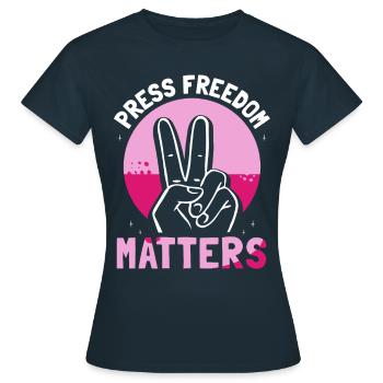 Press freedom is important Press freedom matters - Women's T-Shirt - navy - Front - AI Model Female 172 dark (172cm)