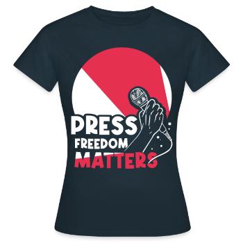 Press freedom is important Press freedom matters - Women's T-Shirt - navy - Front - AI Model Female 172 dark (172cm)