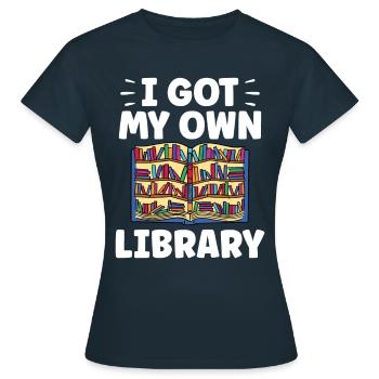J’ai mon propre bibliothécaire - T-shirt Femme - marine - Devant - AI Model Female 172 dark (172cm)