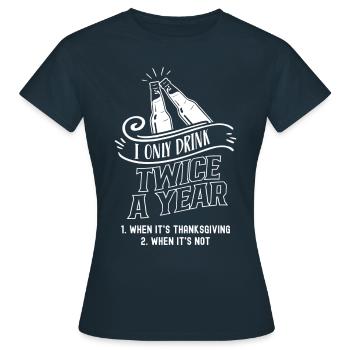 Zweimal Im Jahr Trinken Thanksgiving Trinker - Frauen T-Shirt - Navy - Vorne - AI Model Female 172 dark (172cm)