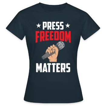 Press freedom is important Press freedom matters - Women's T-Shirt - navy - Front - AI Model Female 172 dark (172cm)