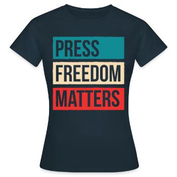 Press freedom is important Press freedom matters - Women's T-Shirt - navy - Front - AI Model Female 172 dark (172cm)