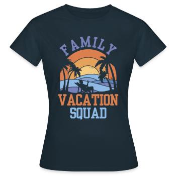 Vacances en famille Escouade Vacances en famille - T-shirt Femme - marine - Devant - AI Model Female 172 dark (172cm)