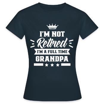 Je ne suis pas à la retraite, je suis grand-père à temps plein - T-shirt Femme - marine - Devant - AI Model Female 172 dark (172cm)