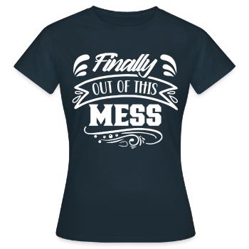Enfin sortis du pétrin les retraités - T-shirt Femme - marine - Devant - AI Model Female 172 dark (172cm)