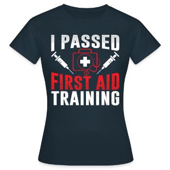 Ich Habe Einen Erste Hilfe Kurs Bestanden Lehrer - Frauen T-Shirt - Navy - Vorne - AI Model Female 172 dark (172cm)