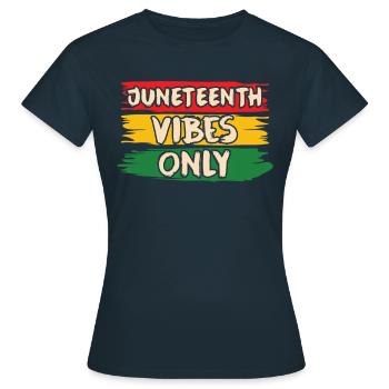 Nur Juneteenth Vibes Black 1865 African American - Frauen T-Shirt - Navy - Vorne - AI Model Female 172 dark (172cm)