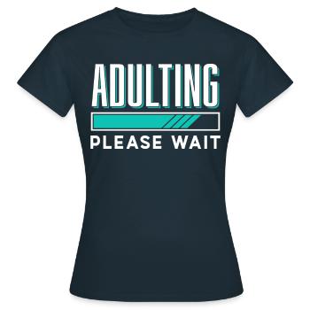 Grandir s’il vous plaît attendre la puberté anniversaire - T-shirt Femme - marine - Devant - AI Model Female 172 dark (172cm)