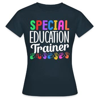 Formateur en éducation spécialisée Enseignant en éducation spécialisée - T-shirt Femme - marine - Devant - AI Model Female 172 dark (172cm)