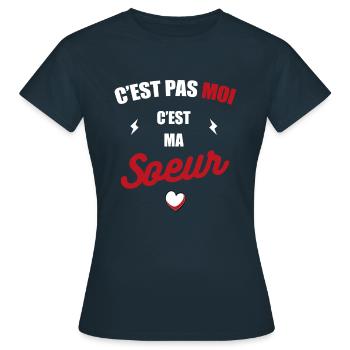C'EST PAS MOI C'EST MA SOEUR - T-shirt Femme - marine - Devant - AI Model Female 172 dark (172cm)