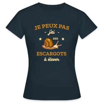 JE PEUX PAS J'AI DES ESCARGOTS À ELEVER - T-shirt Femme - marine - Devant - AI Model Female 172 dark (172cm)