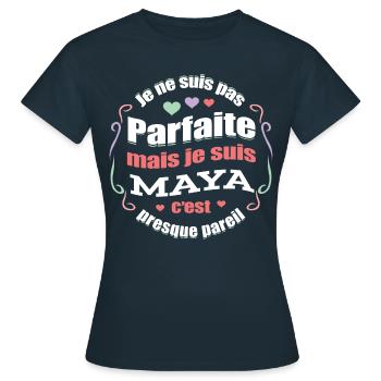 MAYA PARFAITE - PRENOM MAYA - T-shirt Femme - marine - Devant - AI Model Female 172 dark (172cm)