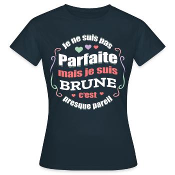 BRUNE PARFAITE - PRENOM BRUNE - T-shirt Femme - marine - Devant - AI Model Female 172 dark (172cm)