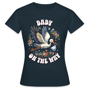 La future mère Stork apporte la belle nouvelle - T-shirt Femme - marine - Devant - AI Model Female 172 dark (172cm)