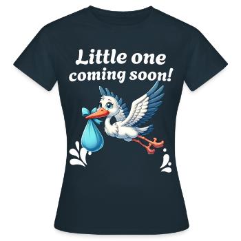 Expectant mother Stork brings the beautiful news - Women's T-Shirt - navy - Front - AI Model Female 172 dark (172cm)