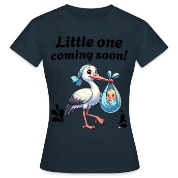 Werdende Mutter Storch bringt die schöne Nachricht - Frauen T-Shirt - Navy - Vorne - AI Model Female 172 dark (172cm)